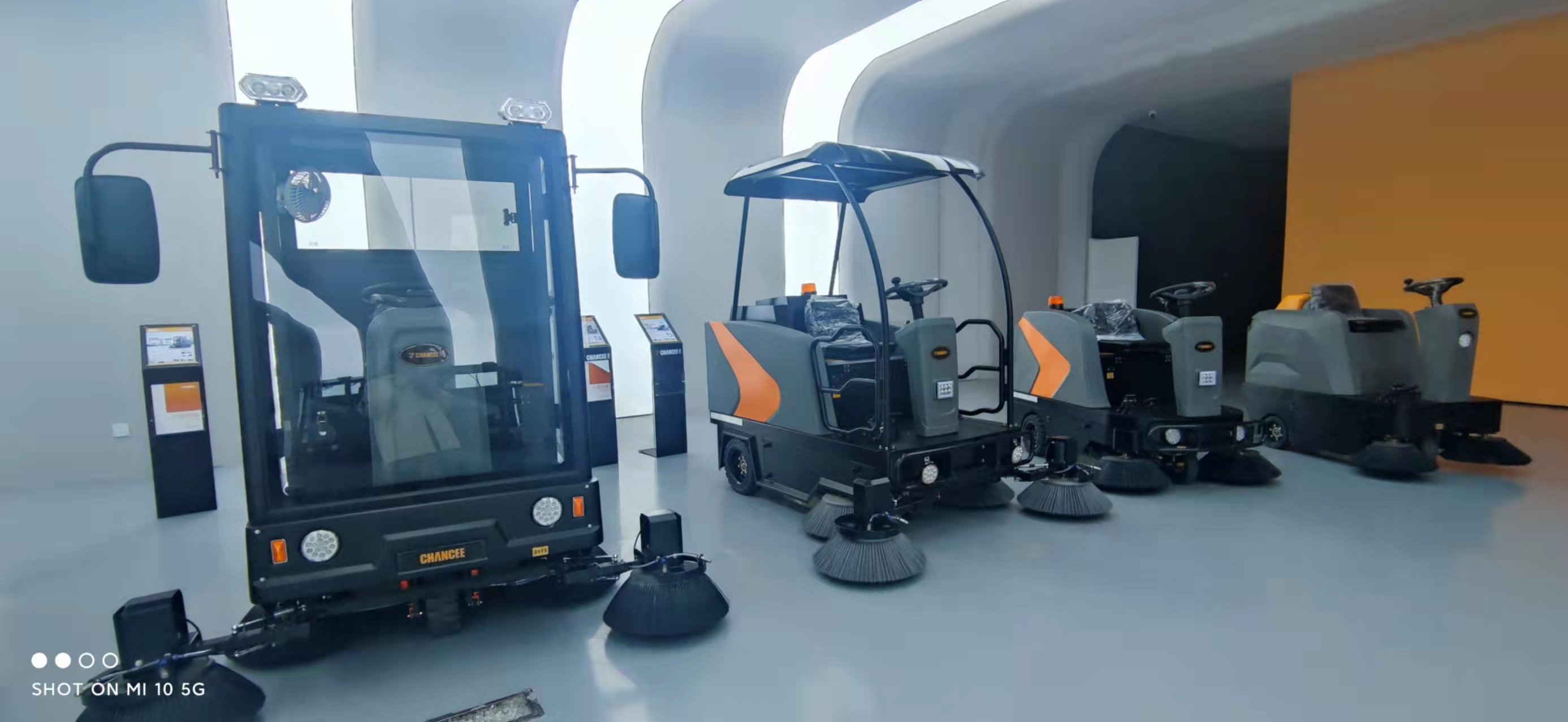駕駛式的電動(dòng)清掃車工作效率有多高？